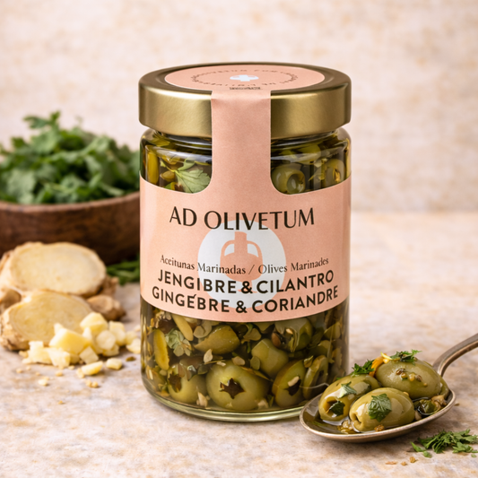 Măsline verzi în saramură fără sâmburi cu ghimbir, coriandru şi mentă – Ad Olivetum (180 g)